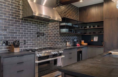 Cle Elum House | Architecturally-Stunning, Custom Cle Elum Luxury Retreat Main House + Guest House Sleeps 19