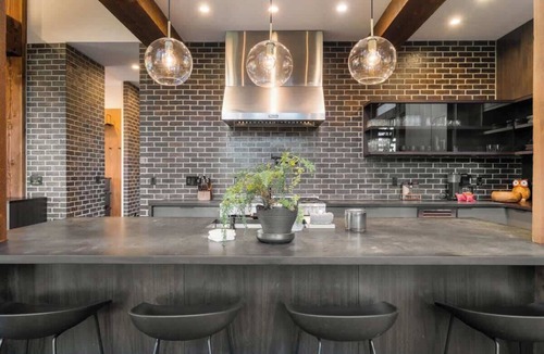 Cle Elum House | Architecturally-Stunning, Custom Cle Elum Luxury Retreat Main House + Guest House Sleeps 19
