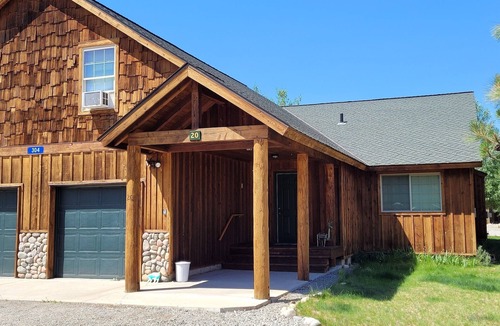 Winthrop House | Arctic Dream-Dog Friendly! Close to Downtown Winthrop and Ski Town Trailhead!