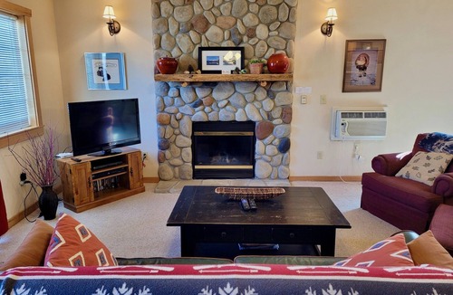 Winthrop House | Arctic Dream-Dog Friendly! Close to Downtown Winthrop and Ski Town Trailhead!