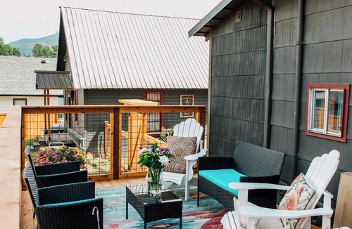 Mineral House | Arctic Island Paradise-from Mineral Lake to Mt Rainier National Park