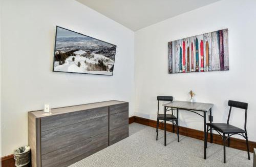 Empire Pass House | Arrowleaf Lodge - 1 Bed Studio #100A