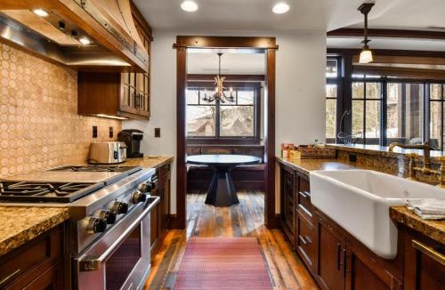Empire Pass House | Arrowleaf Lodge - 3 Bed Condo #302