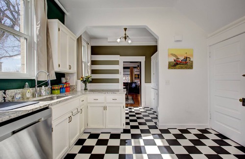 North End Apartment | Art House Apt 1 Northend Historic Apartment