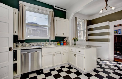 North End Apartment | Art House Apt 1 Northend Historic Apartment