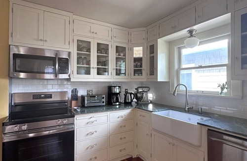 Ballard House | Artsy Ballard 2BD/2BA Craftsman - spacious, walkable, modern comfort