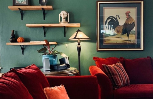 Siskiyou-Hargadine Historic District Bed & Breakfast | Ashland's Premier Eco-B&B: Queen Bed Room with Garden Views (Maitre)