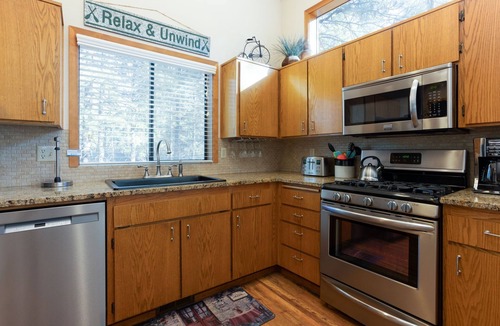 Sunriver House | ASHW04 - Relax & Recharge in Sunriver | Retreat w/Hot Tub, A/C & Bikes