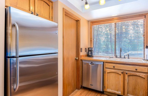Sunriver House | ASHW05 - Charming Home, A/C, Hot Tub, Bikes