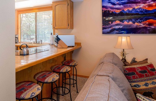 Sunriver House | ASHW05 - Charming Home, A/C, Hot Tub, Bikes