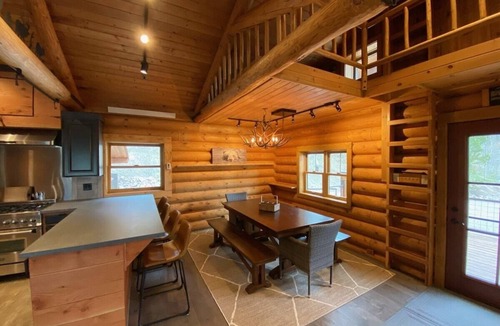 Alpine House | Aspen Bear Paws | Charming Retreat with Hot Tub & Loft