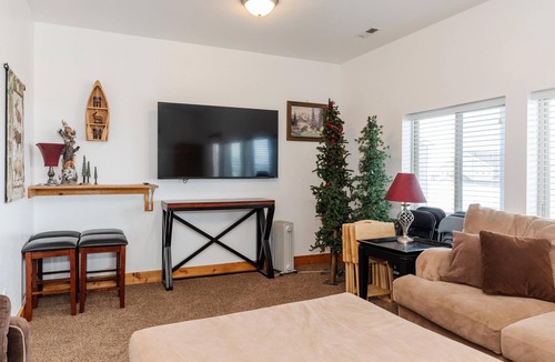 Harbor Village Cabin | Aspen Cabin with Private Hot Tub and Gorgeous Views of Bear Lake