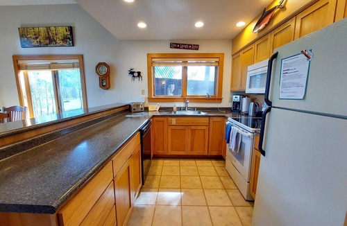 Mazama Cabin | Aspen Lodge Cabin at Timberline Meadows in Mazama