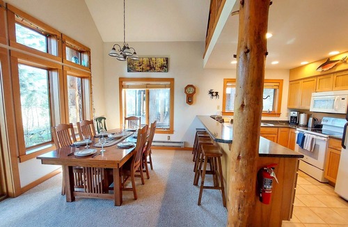 Mazama Cabin | Aspen Lodge Cabin at Timberline Meadows in Mazama