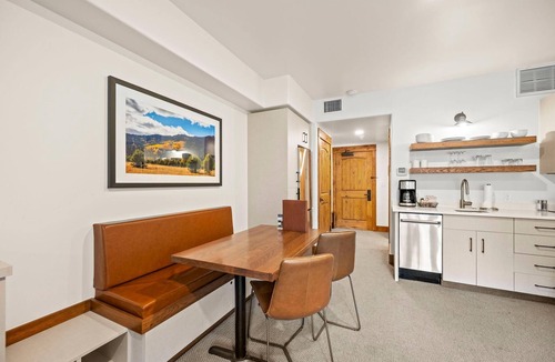 Tamarack Apartment | Aspen Mountain | Includes Two 1-Day Lift Tickets