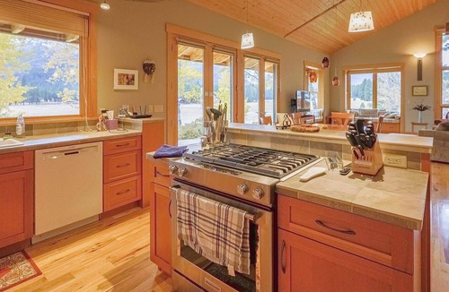 Mazama House | Aspen Rise - In the Heart of Mazama