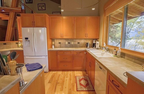 Mazama House | Aspen Rise - In the Heart of Mazama