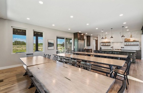 Ashton House | Aspen Shores Lodge | Sleeps 39, Luxury Estate, Private Lake, Hot Tub, & More!