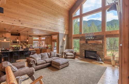 Rhododendron Cabin | Astonishing mountain views, 7 acres lot