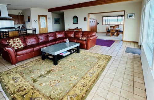 Coupeville House | At the Water's Edge! Fantastic Beach & Amazing Views!