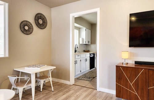 Page House | Atrium Zen House @ Lake Powell+ Lots of Boat Parking + Pet Friendly + Sleeps 10