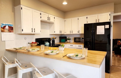 Page House | Atrium Zen House @ Lake Powell+ Lots of Boat Parking + Pet Friendly + Sleeps 10