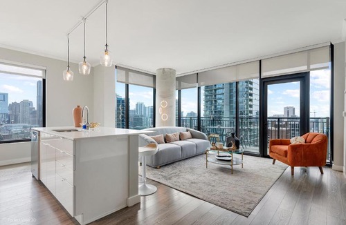 Near North Side Apartment | Aurelien Spacious Apartments in the Heart of Gold Coast