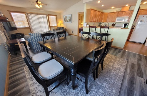 Winthrop Condo | Aurora Borealis-5 Minute Drive to Downtown Winthrop and Ski Trailhead!