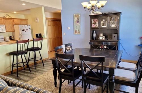 Winthrop Condo | Aurora Borealis-5 Minute Drive to Downtown Winthrop and Ski Trailhead!