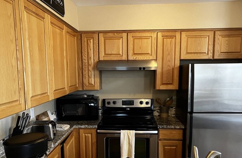 Glenwood Grove - North Iris Condo | ❤Available for Christmas/New Years. Top VRBO Amazing Executive Home - Three Bed