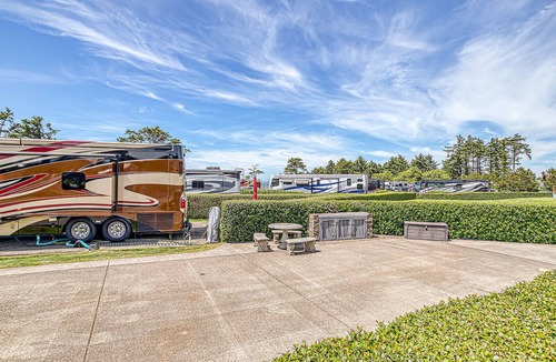 Agate Beach RV Rental | Available with 50AMP, 30AMP, Water/Sewer hook up's, WiFi