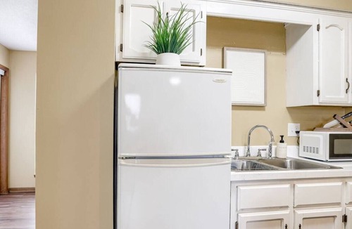 Mount Moriah House | Aviator's Lounge 1BR Free Parking WiFi Easy Access