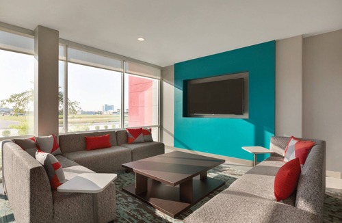 Des Plaines Hotel | avid hotel Chicago O’Hare – Des Plaines by IHG