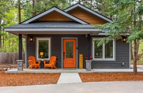 Hayden Lake House | Avondale Lake Cabin, Hot Tub, Kayaks & Dock