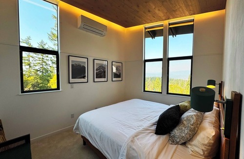 Sky Meadows Ranch Cabin | Award-Winning Modern Mountain Home · Big Stuart Range Views · EV · Love Dogs