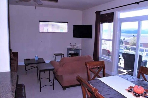 Quincy House | B50-Condo near pool & Gorge shuttle