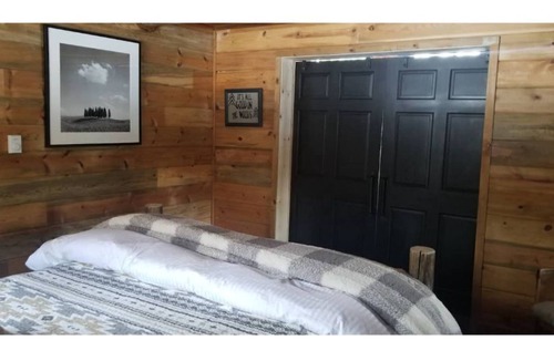 Condon Cabin | "Back Roads, Solitude, Private Cabin with views!"