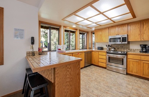 Sunriver House | BACK03 - Walk to Sunriver Village! Quiet Setting, 2 Suites, A/C, Hot Tub