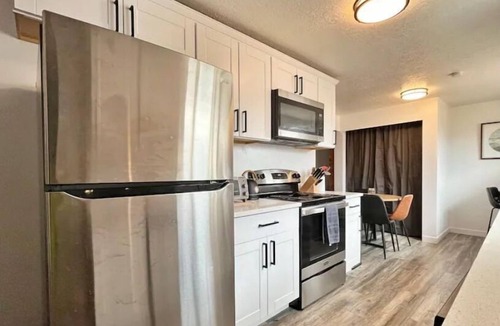 South Salt Lake House | Backyard Mountain View Oasis ~ Sleeps 10 - Chinatown, Downtown