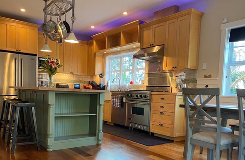 Bainbridge Island House | Bainbridge Island Craftsman next to the beach