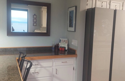 Coupeville House | Bakerview Beach House-BEAUTIFUL OCEAN FRONT LIVING! Pet friendly!