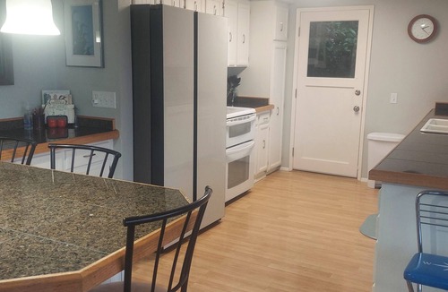 Coupeville House | Bakerview Beach House-BEAUTIFUL OCEAN FRONT LIVING! Pet friendly!
