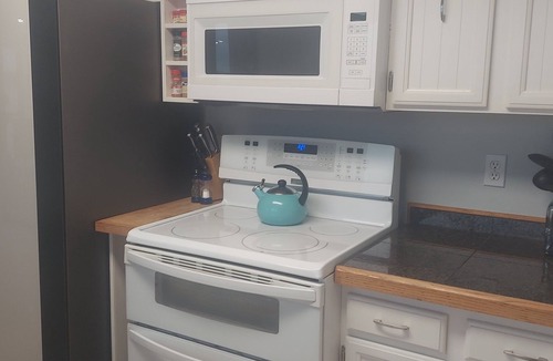 Coupeville House | Bakerview Beach House-BEAUTIFUL OCEAN FRONT LIVING! Pet friendly!