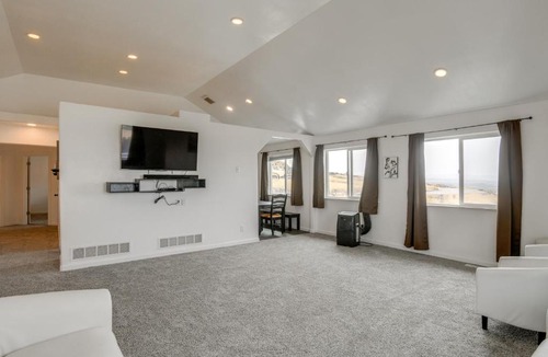 Idaho Falls Apartment | Balcony & Stunning Views: Airy Apt in Idaho Falls