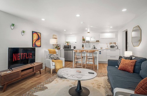Whittier Heights Apartment | Ballard Private Suite: Near Transit & Local Eats