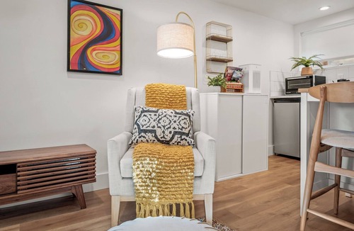 Whittier Heights Apartment | Ballard Private Suite: Near Transit & Local Eats