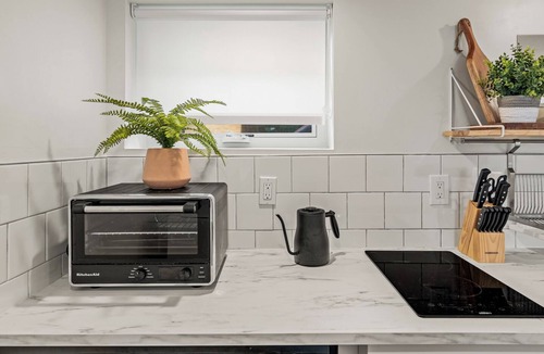 Whittier Heights Apartment | Ballard Private Suite: Near Transit & Local Eats