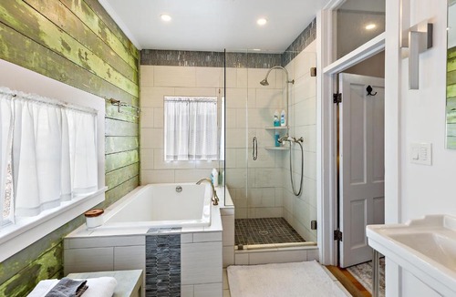 Ashland Apartment | Barclay Klum House by WanderLodges