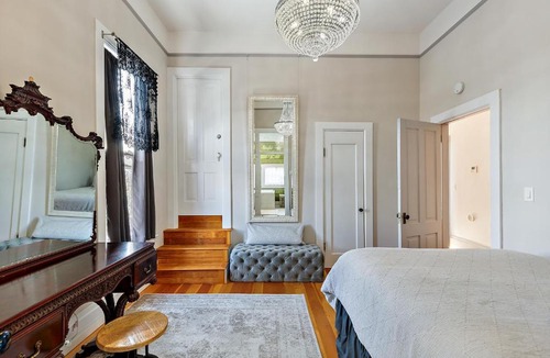 Ashland Apartment | Barclay Klum House by WanderLodges