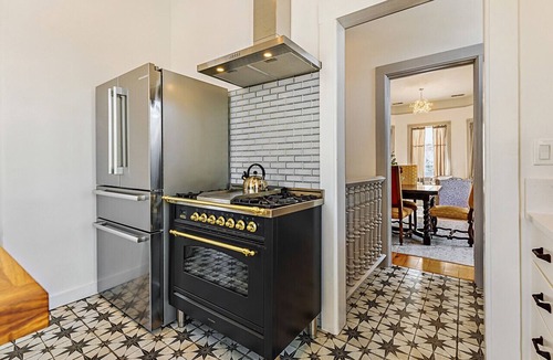 Ashland House | Barclay Klum House | Walk to Downtown | Soaking Tub & Gourmet Kitchen